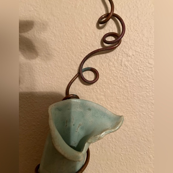 HAND CRAFTED WALL VASE - Picture 3 of 5